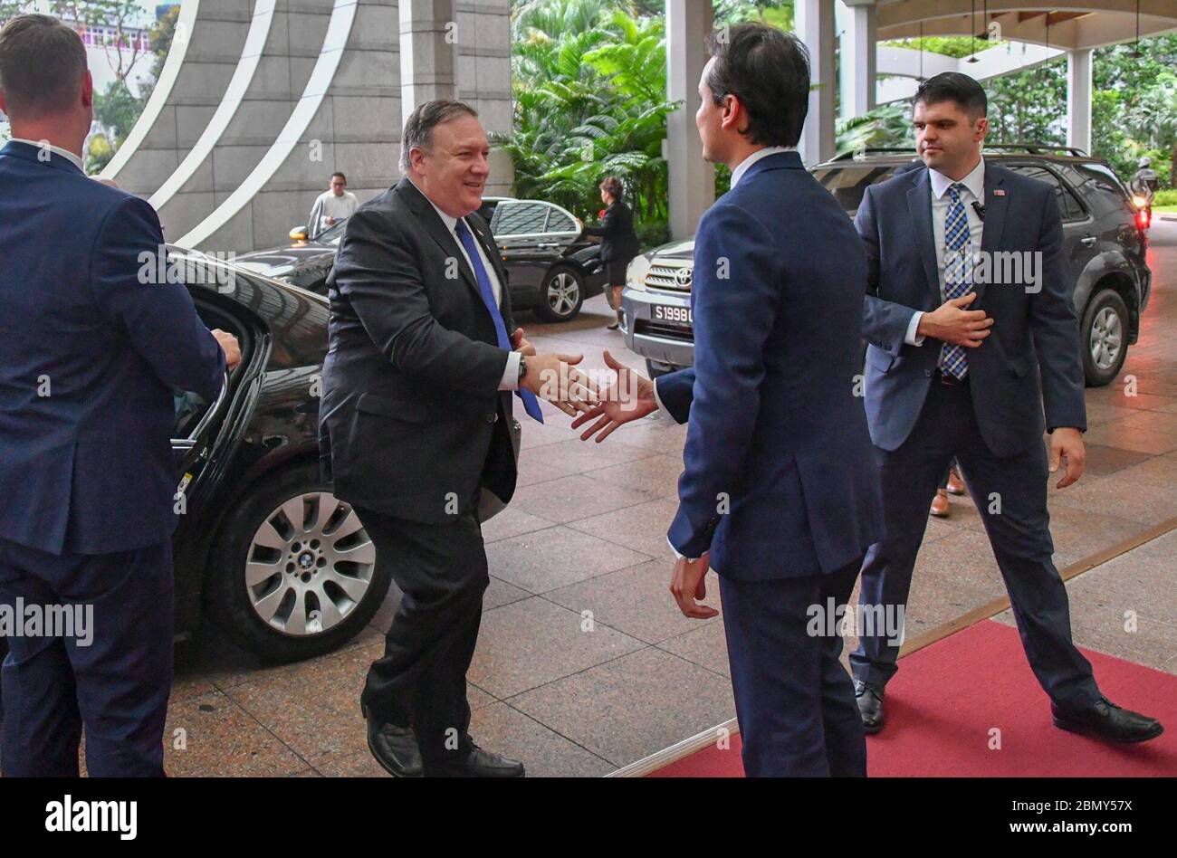Il 3 agosto 2018, il Segretario di Stato americano Mike Pompeo ha salutato lo staff dell'hotel Ritz Carlton a Singapore, riconoscendo il loro servizio e favorendo relazioni diplomatiche positive tra gli Stati Uniti e Singapore. Foto Stock