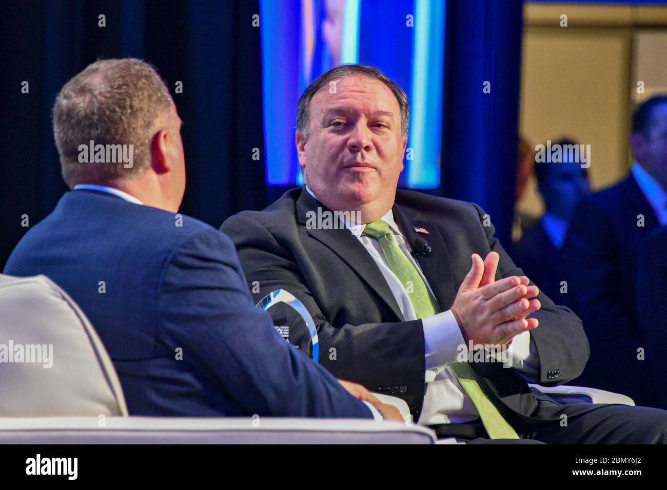 Il Segretario Pompeo esprime le sue osservazioni al trentaseiesimo Premio annuale della JINSA il Segretario Michael R. Pompeo esprime le sue osservazioni alla 36esima cena annuale di Premi della JINSA, presso l'Istituto Ebraico per la sicurezza Nazionale d'America a Washington D.C, 10 ottobre 2018. Foto Stock