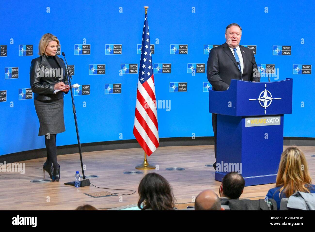 Il 4 dicembre 2018, il Segretario di Stato americano Mike Pompeo ha tenuto una disponibilità stampa dopo il ministero della NATO a Bruxelles, in Belgio, discutendo i principali argomenti di sicurezza internazionale e le alleanze NATO. Foto Stock