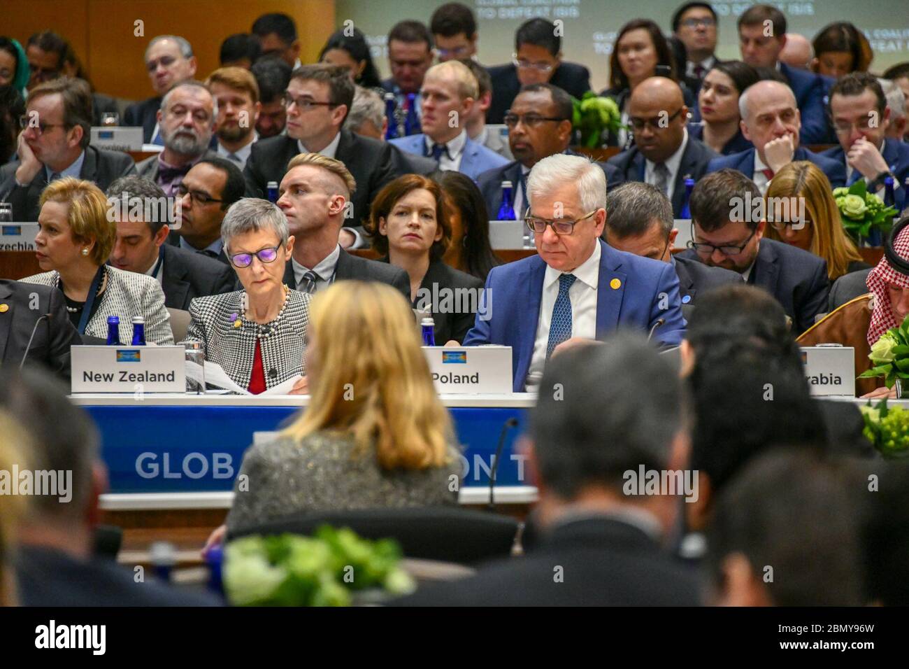 Il 6 febbraio 2019, il Segretario di Stato degli Stati Uniti Michael Pompeo ha rilasciato le sue osservazioni di apertura alla riunione dei ministri degli Esteri della Global Coalition per sconfiggere l'ISIS al Dipartimento di Stato degli Stati Uniti a Washington, D.C. Foto Stock