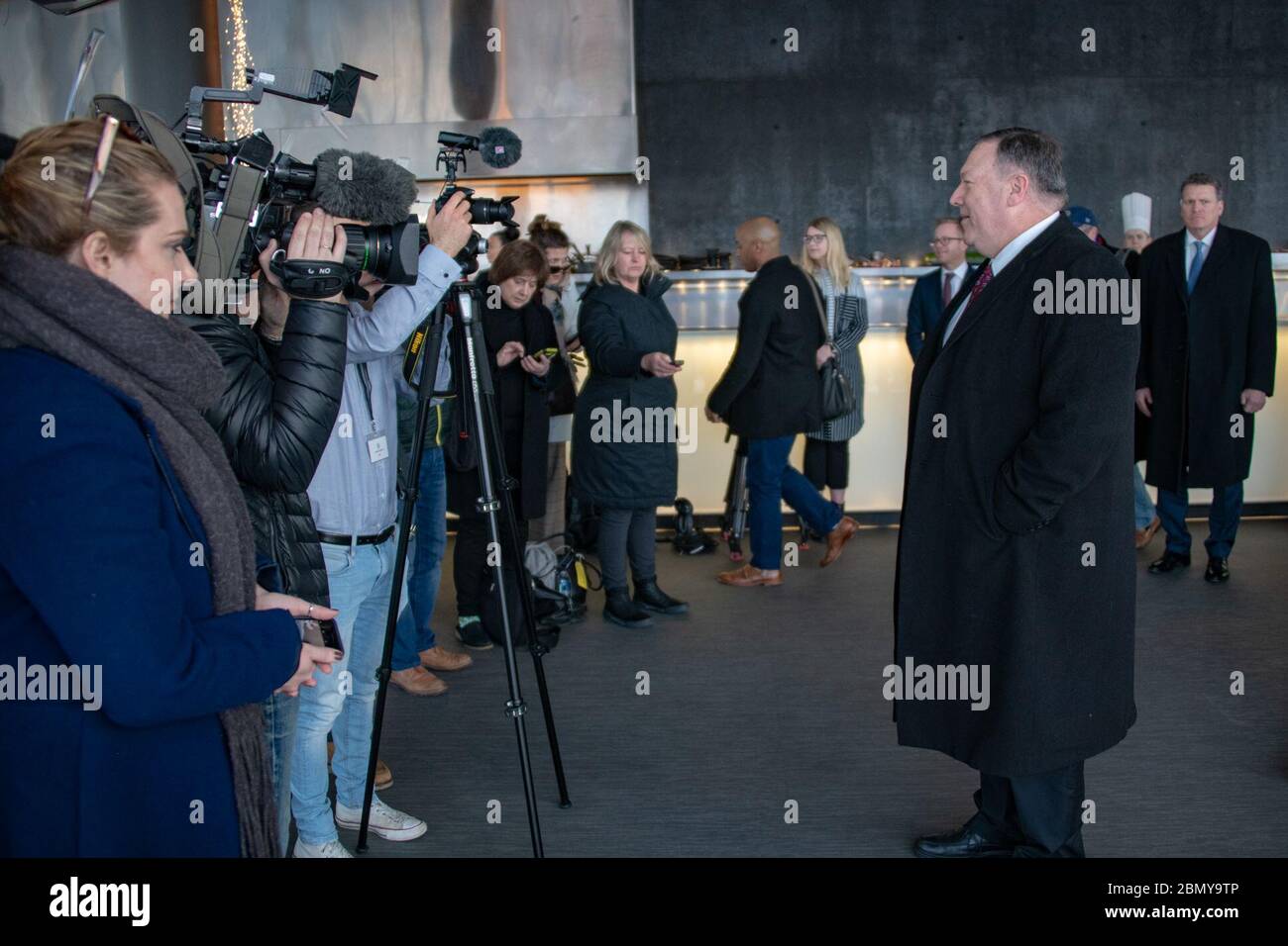 Il 15 febbraio 2019, il Segretario di Stato degli Stati Uniti Michael R. Pompeo si rivolse alla stampa a Reykjavik, in Islanda, fornendo aggiornamenti sulla politica estera degli Stati Uniti e sulle relazioni internazionali. Foto Stock