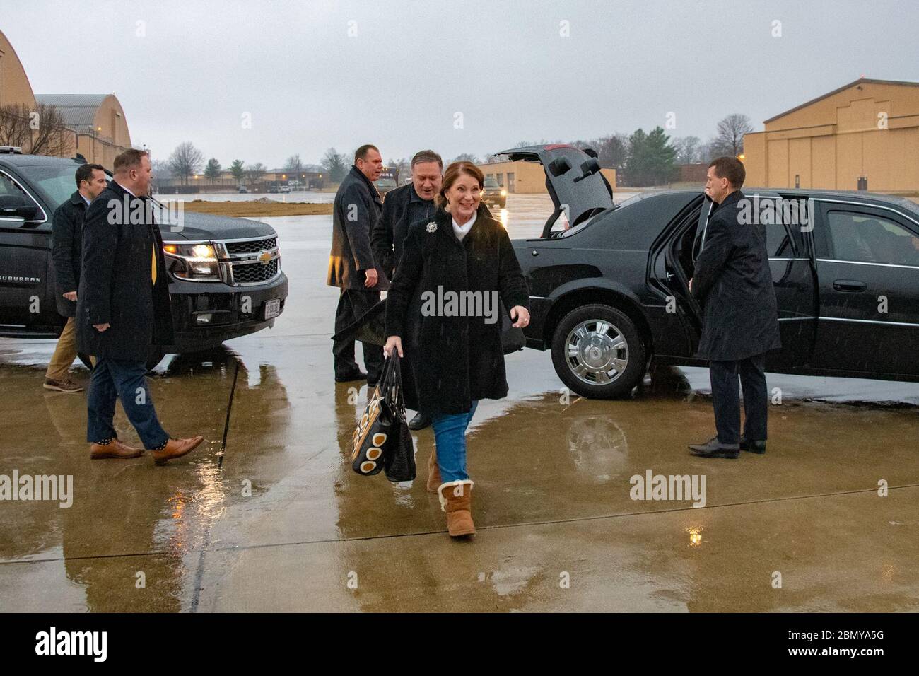 Il 3 marzo 2019, il Segretario di Stato degli Stati Uniti Michael R. Pompeo e la signora Susan Pompeo lasciarono la Joint base Andrews, Washington D.C., per un viaggio in Iowa per impegni diplomatici e politici. Foto Stock
