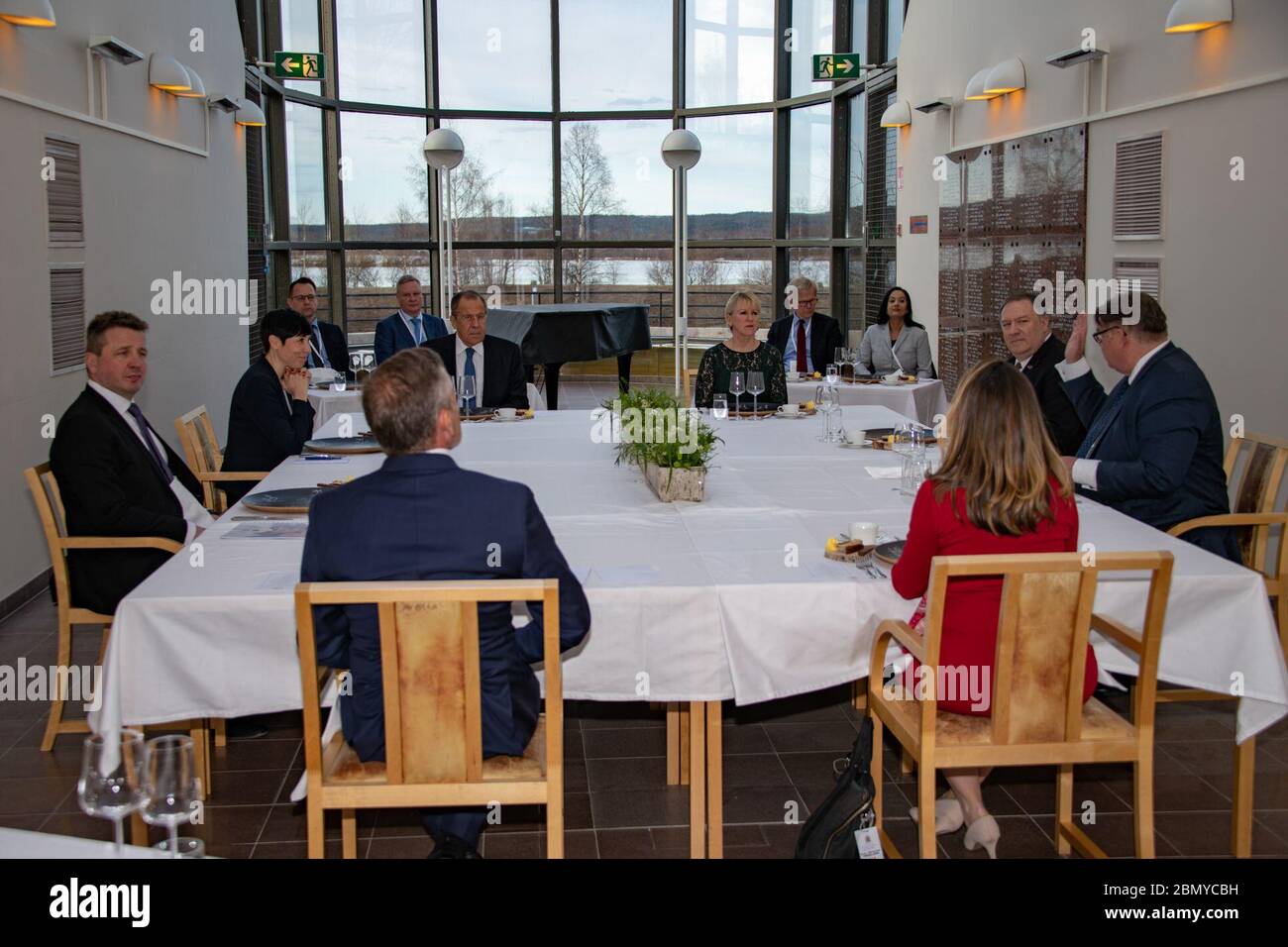 Il Segretario Pompeo alla cena di lavoro dei Ministri del Consiglio Artico il Segretario di Stato Michael R. Pompeo partecipa alla cena di lavoro dei Ministri del Consiglio Artico, a Rovaniemi, in Finlandia, il 6 maggio 2019. Foto Stock