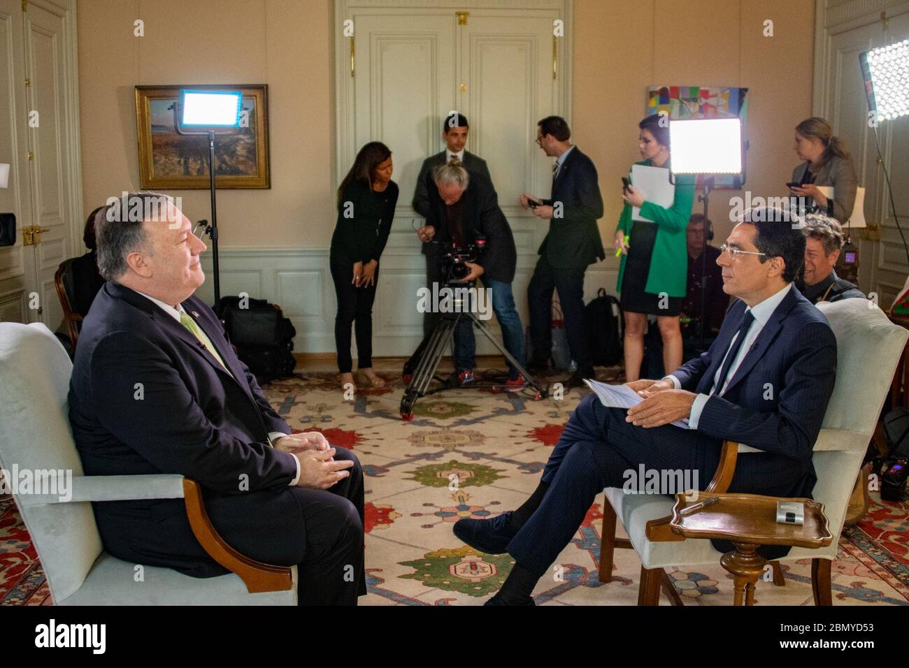 Il 3 giugno 2019, il Segretario di Stato degli Stati Uniti Michael R. Pompeo si impegna con i media a Berna, Svizzera, discutendo di politica estera e relazioni internazionali. Foto Stock