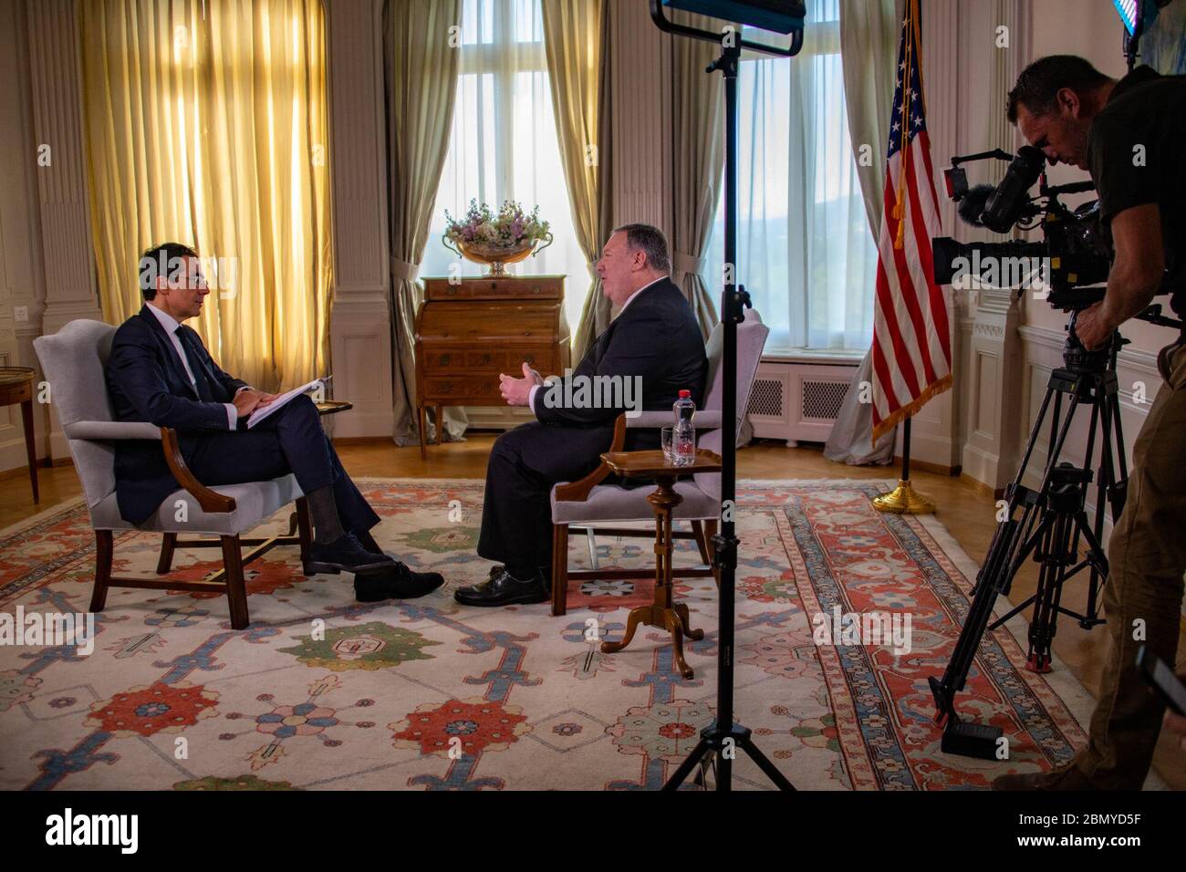 Il 3 giugno 2019, il Segretario di Stato americano Mike Pompeo parla con i media a Berna, Svizzera, affrontando questioni chiave nelle relazioni USA-europee e nella diplomazia globale. Foto Stock