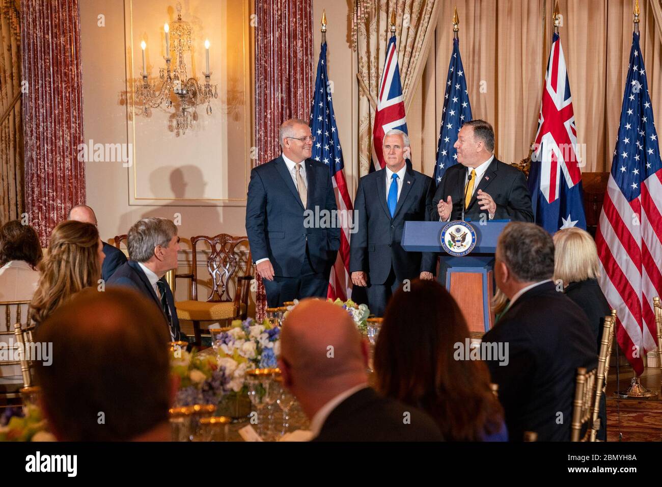 Il Segretario Pompeo e il Vice Presidente della Penza ospitano una pranzo di Stato in onore del primo Ministro australiano Morrison il Segretario di Stato statunitense Michael R. Pompeo e il Vice Presidente Mike Pence ospitano una pranzo di Stato in onore del primo Ministro australiano Scott Morrison e della Sig.ra Morrison, Al Dipartimento di Stato degli Stati Uniti di Washington, D.C., il 20 settembre 2019. Foto Stock