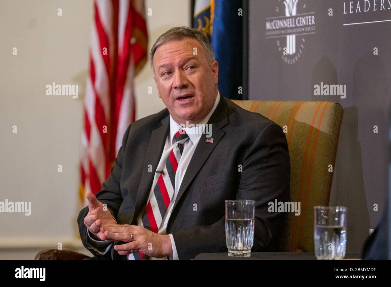 Il Segretario di Stato Michael Pompeo si impegna con il pubblico durante una sessione di domande e risposte presso l'Università di Louisville il 2 dicembre 2019, come parte della Distinguished Speaker Series del McConnell Center. Foto Stock