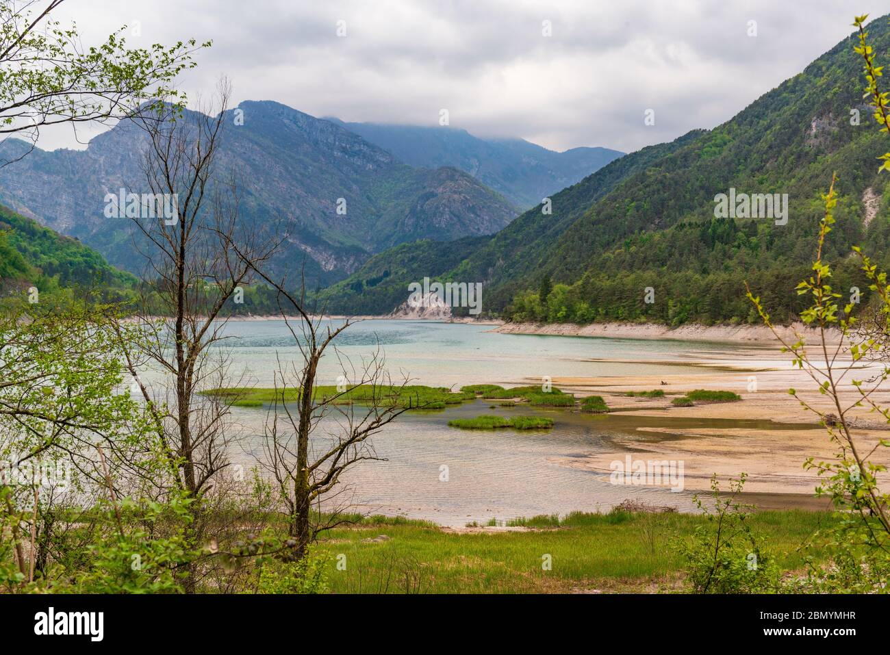 Riserva d'acqua di montagna vicino a Meduno, Pordenone Foto Stock