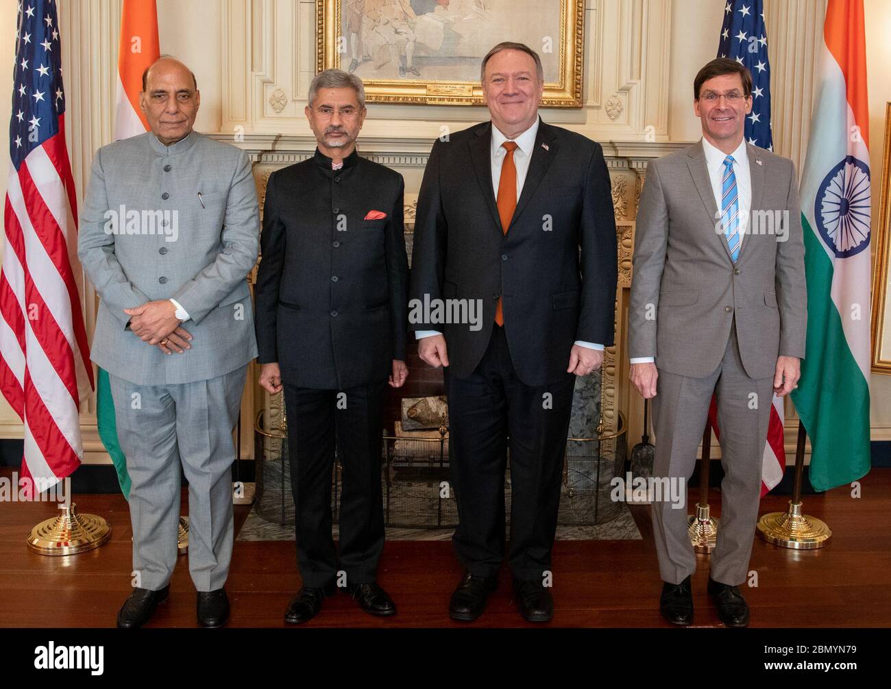 Il Segretario Pompeo e il Segretario della Difesa Esper ospitano l'India 2+2 dialogo ministeriale il Segretario di Stato Michael R. Pompeo e il Segretario della Difesa Mark T. Esper ospitano il dialogo ministeriale India 2+2 presso il Dipartimento di Stato degli Stati Uniti, a Washington, DC, il 18 dicembre 2019. Foto Stock