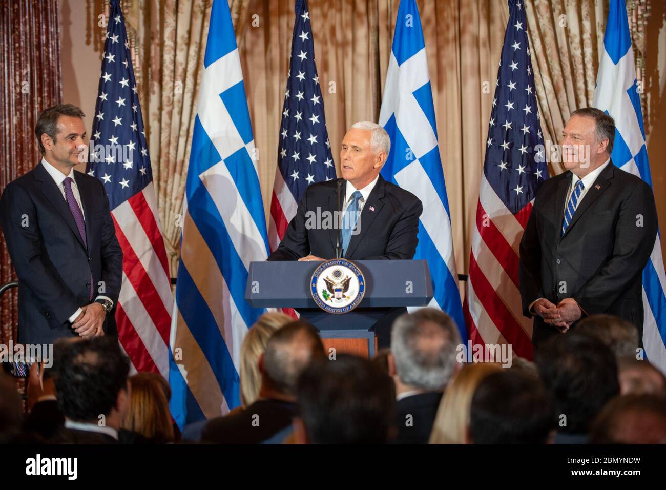 Il vicepresidente Mike Pence e il segretario di Stato Michael Pompeo ospitano un ricevimento a Washington, D.C., l'8 gennaio 2020, in onore del primo ministro greco Kyriakos Mitsotakis e della signora Mitsotakis. Foto Stock