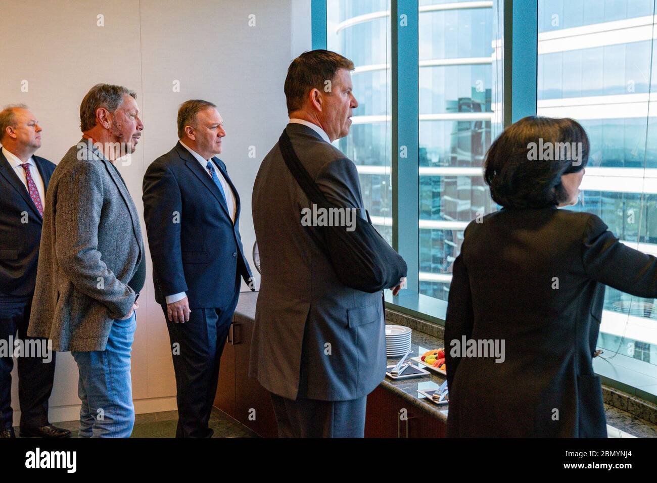 Il 15 gennaio 2020, il Segretario di Stato degli Stati Uniti Michael Pompeo ha incontrato il team dirigenziale di Oracle a Redwood City, California. La discussione si è concentrata su argomenti chiave relativi al business e alla tecnologia, riflettendo l'interesse del governo degli Stati Uniti a rafforzare le relazioni con i leader del settore privato. Foto Stock