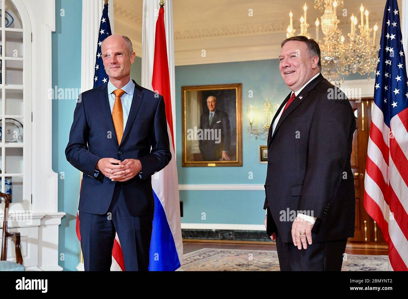 Il 18 maggio 2018, il Segretario di Stato americano Mike Pompeo e il Ministro degli Esteri olandese Stephanus Blok si rivolsero ai media del Dipartimento di Stato degli Stati Uniti a Washington, D.C., discutendo delle relazioni bilaterali tra Stati Uniti e Paesi Bassi. Foto Stock