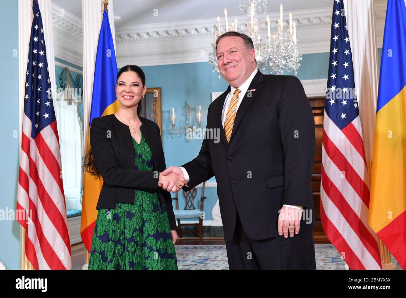 Il 15 giugno 2018, il Segretario di Stato americano Mike Pompeo incontra il Vice primo Ministro rumeno Ana Birchall presso il Dipartimento di Stato degli Stati Uniti a Washington, D.C. l'incontro si concentra sul rafforzamento delle relazioni tra Stati Uniti e Romania. Foto Stock