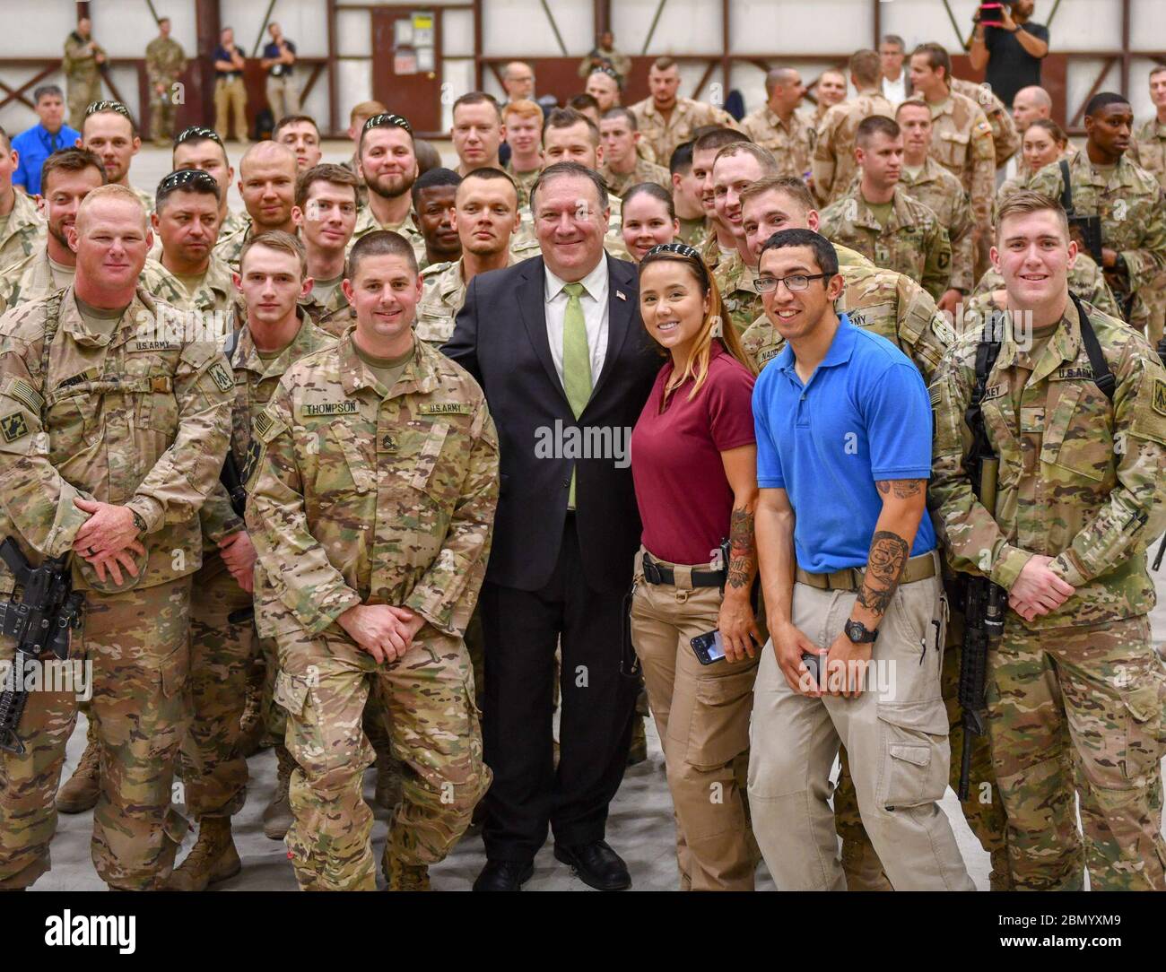 Il Segretario Pompeo incontra le truppe in Afghanistan il Segretario di Stato americano Michael R. Pompeo visita le truppe a Kabul, Afghanistan, il 9 luglio 2018. Foto Stock