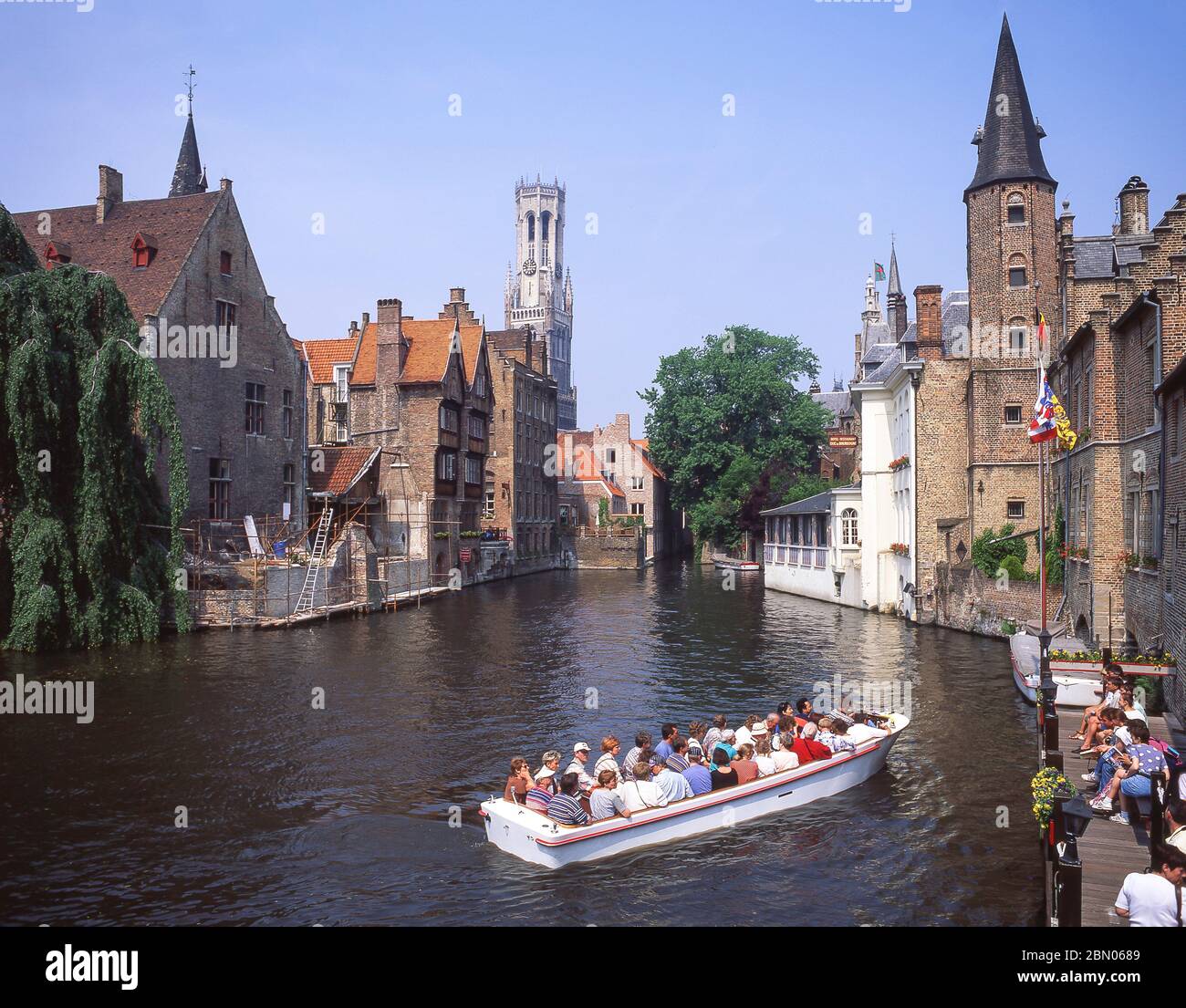 Escursioni in barca sul canale Rozenhoedkaai, Bruges (Brugge), provincia delle Fiandre Occidentali, Regno del Belgio. Foto Stock