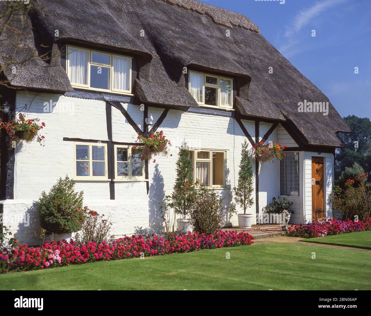 Cottage di paglia, vicino a Dorking, Surrey, Inghilterra, Regno Unito Foto Stock