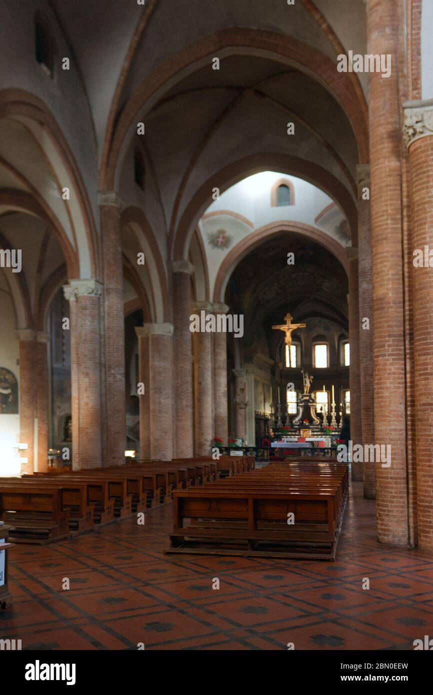 Chiesa cattolica interna ad Asti, Italia Foto Stock