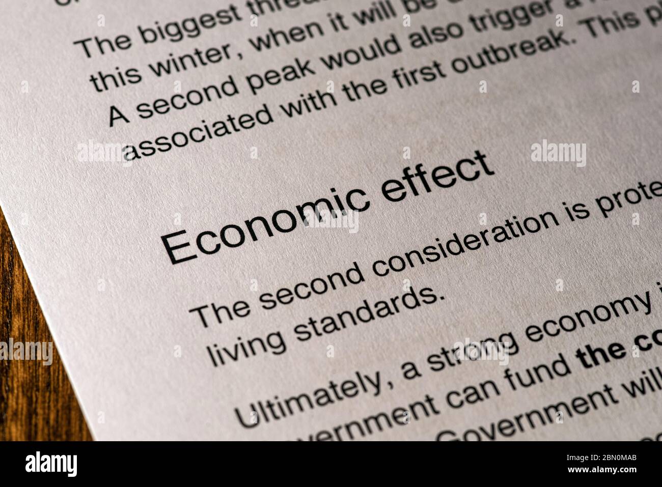 Londra, Regno Unito - 11 maggio 2020: Effetto economico rubrica nel documento il nostro piano per la ricostruzione - il governo britannico strategia di recupero COVID-19. Foto Stock