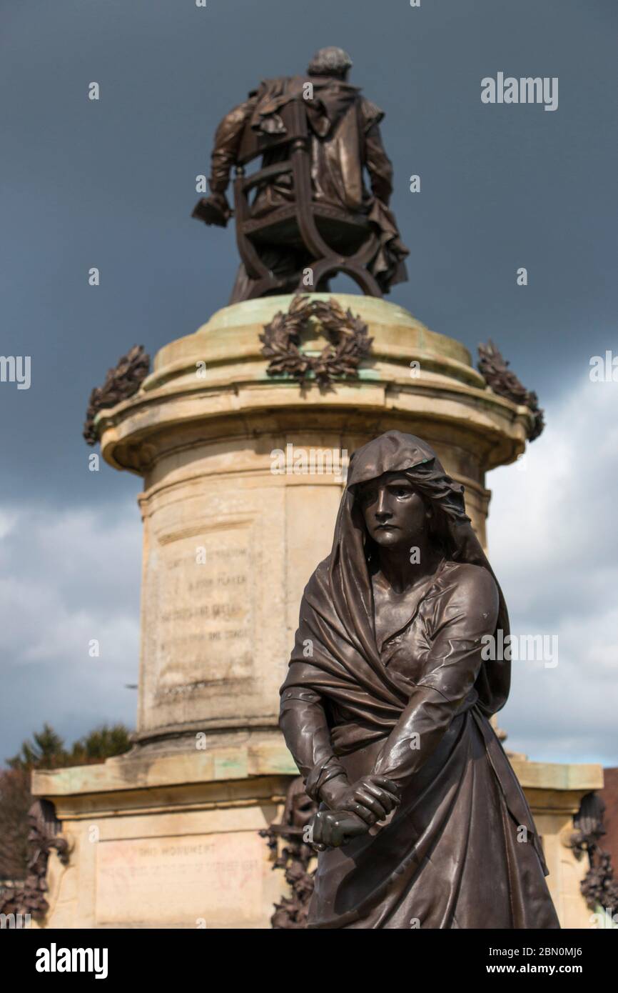 Monumento commemorativo di Gower, statua di Shakespeare Lady Macbeth, Stratford Upon Avon, Inghilterra, Regno Unito Foto Stock