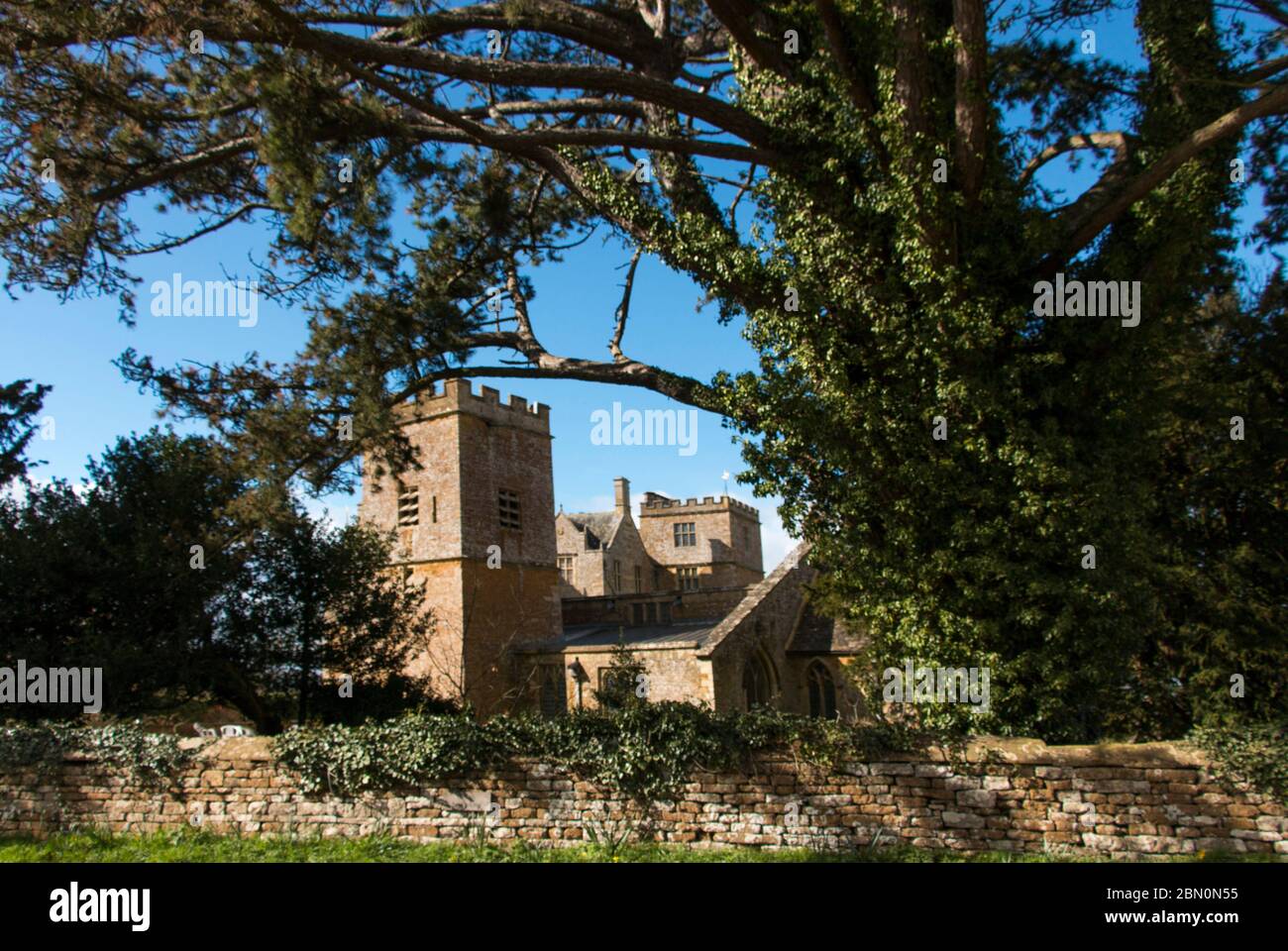 Vista frontale del palazzo di Chastelton House, National Trust, vicino a Moreton in Marsh, Cotswolds, Oxfordshire, Inghilterra Foto Stock