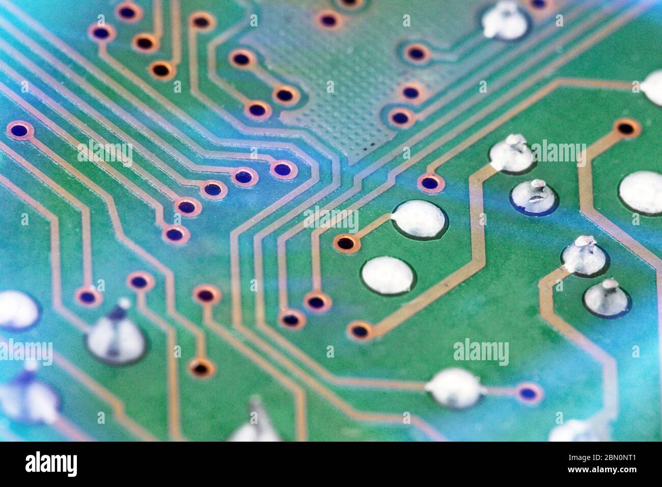 Primo piano dello sfondo della scheda a circuiti elettronici. Concetto di computer, hardware o tecnologia . Foto Stock