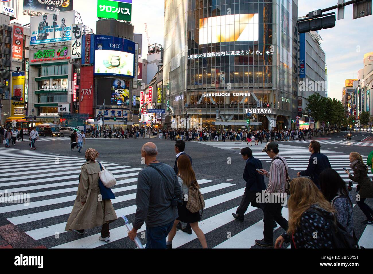 TOKYO/GIAPPONE - 30 luglio 2019 : Shibuya Scramble è conosciuta per il suo crocevia più trafficato del mondo ed è il leader della lista più importante della gente in Foto Stock