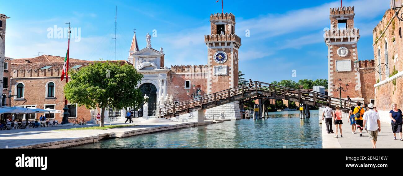 Venezia, Veneto/ Italia: Vista panoramica dell'ingresso all'Arsenale veneziano, Arsenale di Venezia con architettura in stile bizantino. Foto Stock