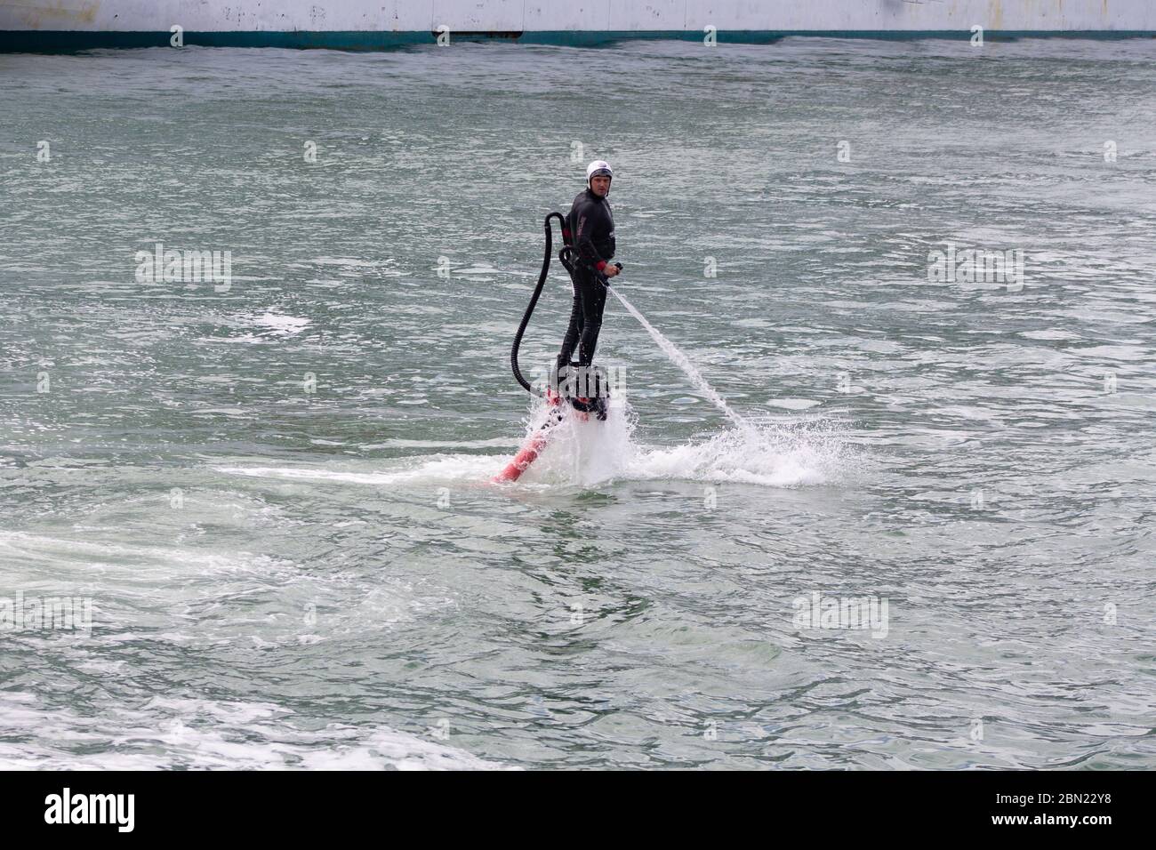 Spettacolo di stuntman Jetski presso il lungomare di Auckland Foto Stock