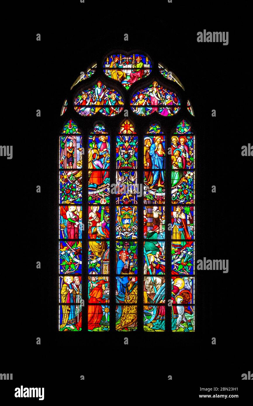 Vetrate nella cattedrale di Aix en Provence, Francia Foto Stock