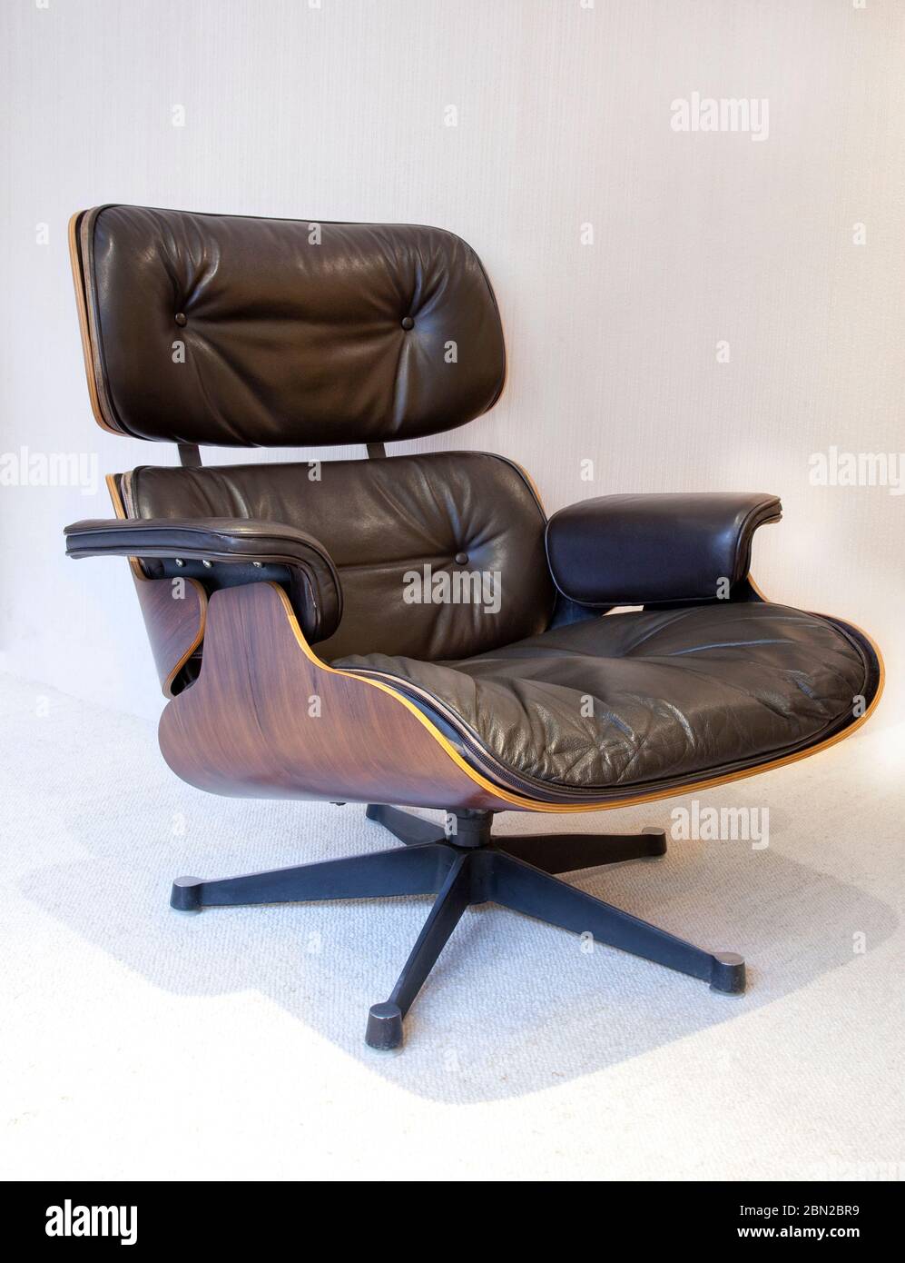 Sedia da ufficio bianca vintage di Charles e Ray Eames per Herman