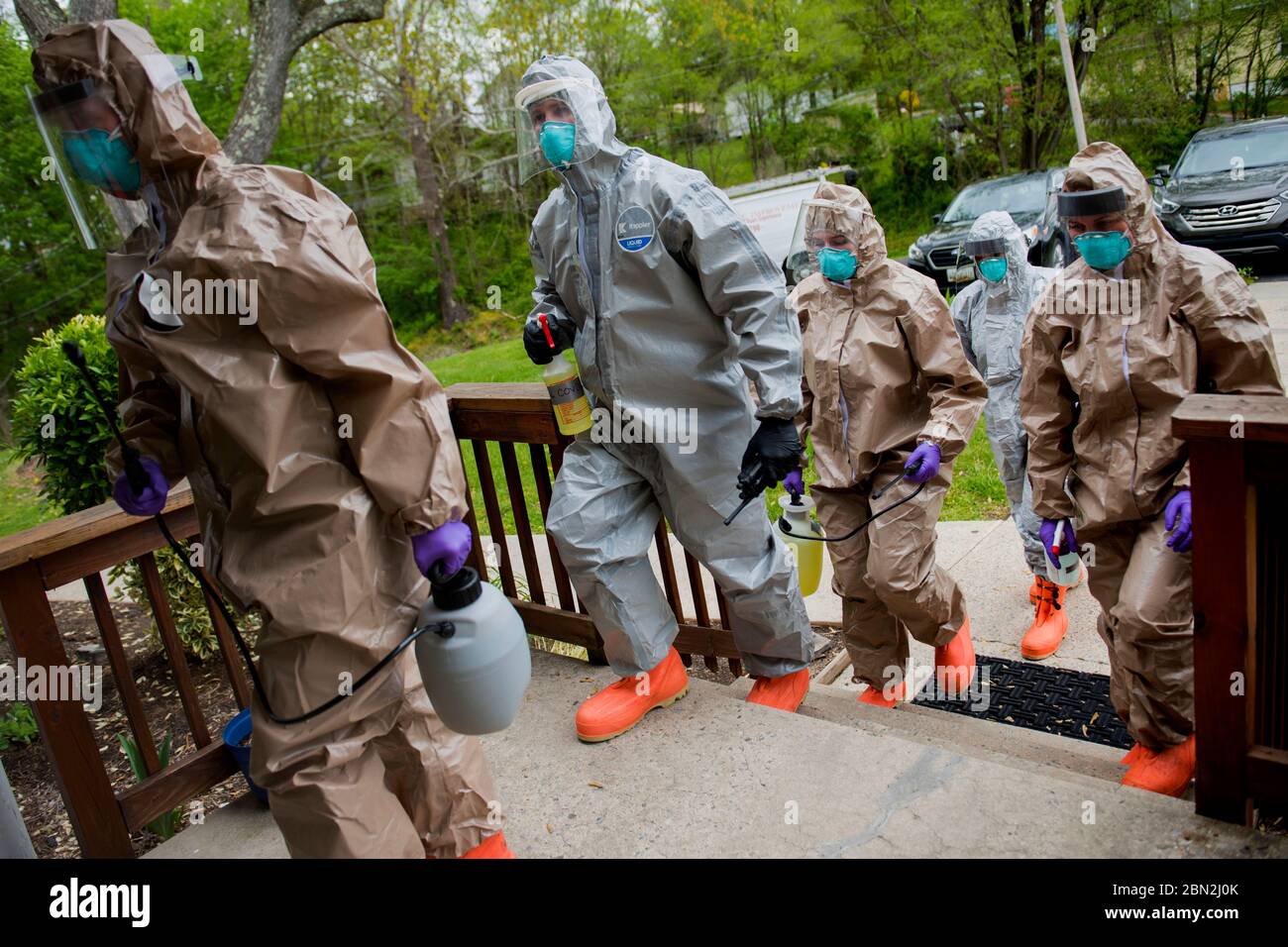 ROMNEY, USA - 01 maggio 2020 - West Virginia soldati e militari della Guardia Nazionale USA assegnati alla Task Force chimica, biologica, radiologica e nucleare Foto Stock