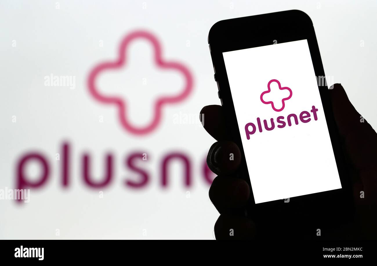 Logo Plusnet della rete di telefonia mobile su un telefono cellulare (solo per uso editoriale) Foto Stock