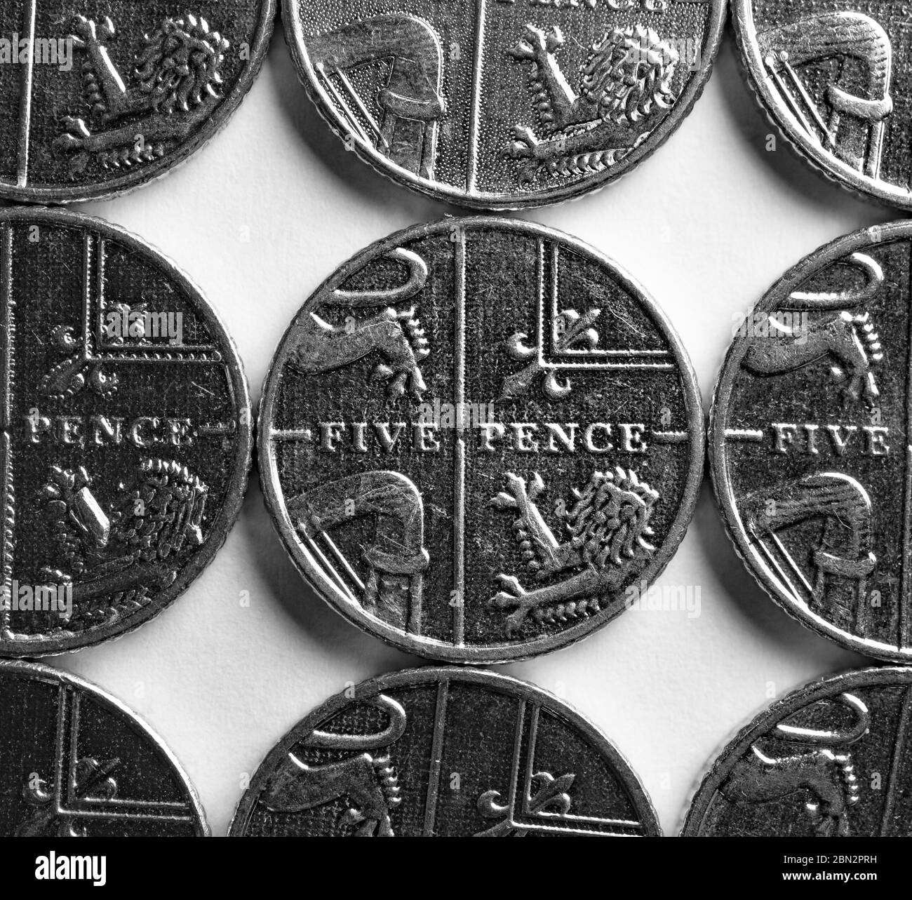 Cinque penny piece, cinque pence pieces, primo piano macro Foto Stock