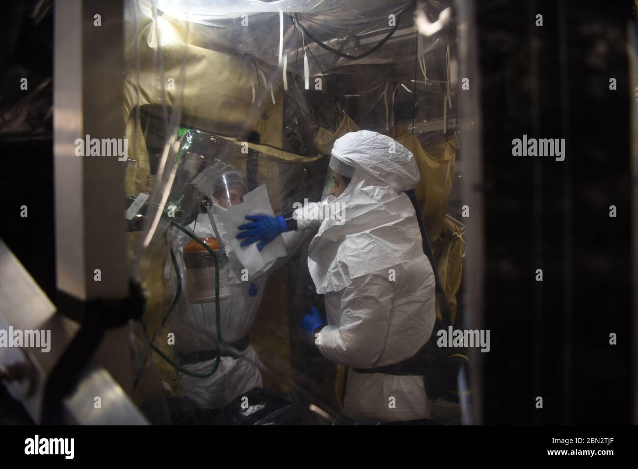 RAMSTEIN AIR BASE, GERMANIA - 08 maggio 2020 - U.S. Air Force Senior Airman Jason McGhee, 33th Expeditionary Operations Support Squadron Biomedical Equipt Foto Stock
