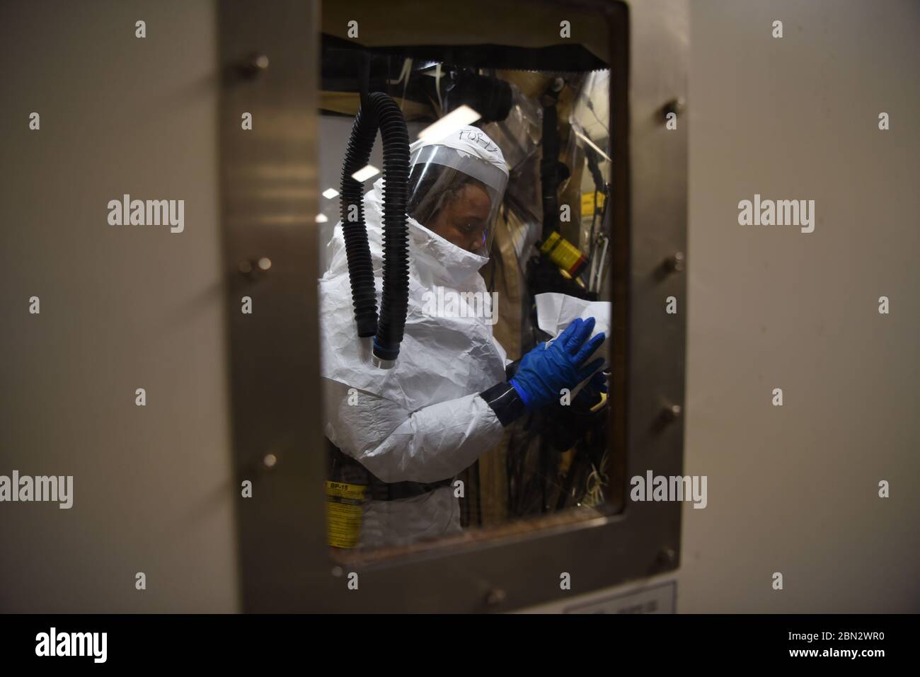 RAMSTEIN AIR BASE, GERMANIA - 08 maggio 2020 - U.S. Air Force Senior Airman Jason McGhee, 33th Expeditionary Operations Support Squadron Biomedical Equipt Foto Stock