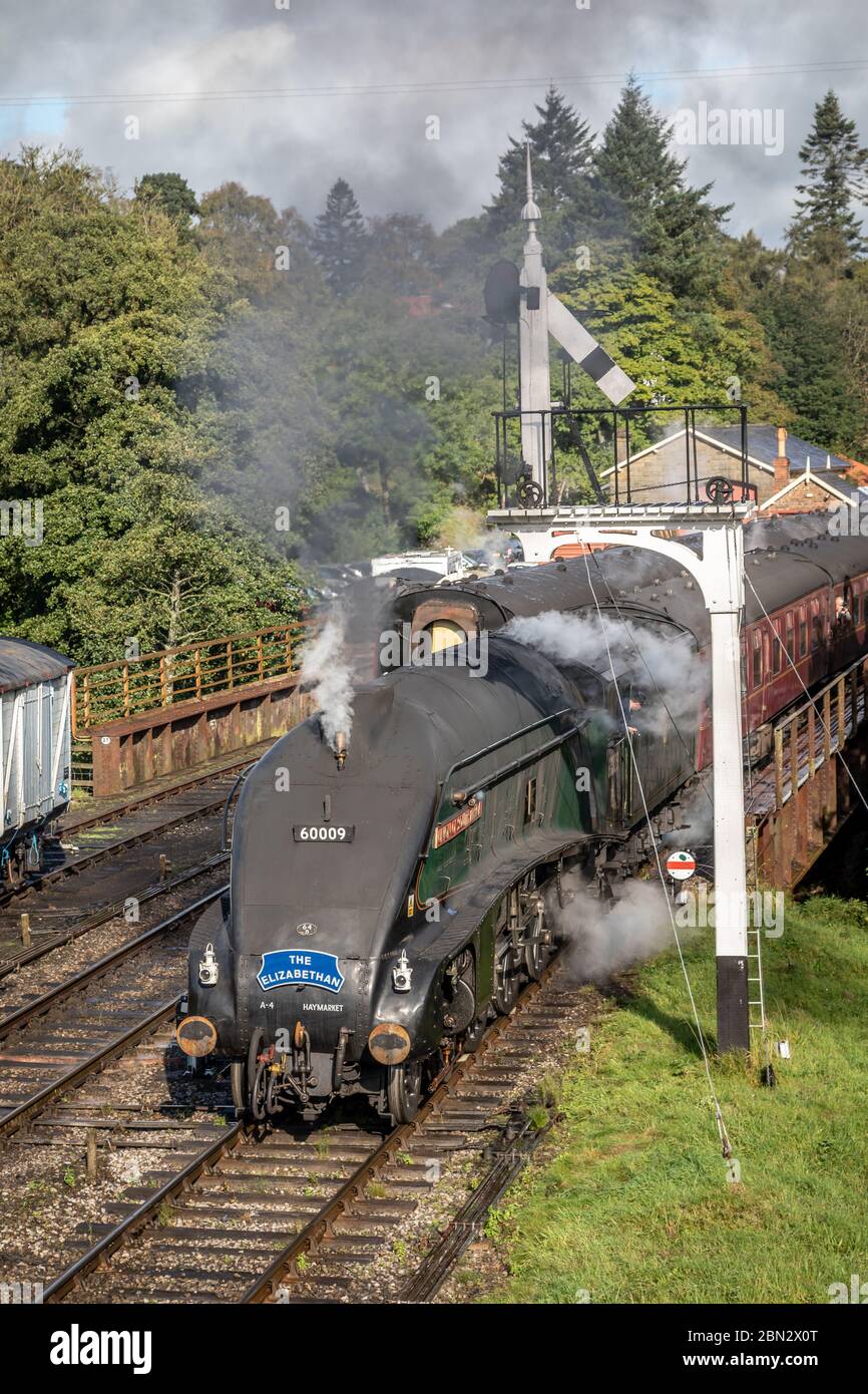 LNER 'A4' 4-6-2 No. 60009 'Union of South Africa', Goathland sulla North Yorkshire Moors Railway durante il loro gala a vapore autunnale Foto Stock