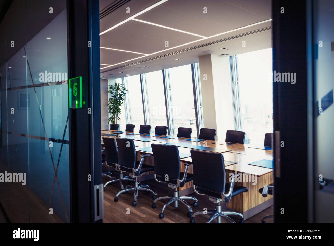 Una moderna sala conferenze Foto Stock