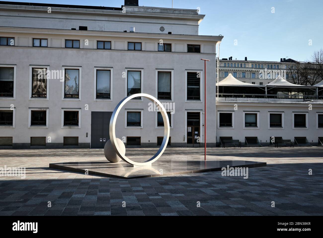 Faith Hope Love, opera di Eva Lange, celebra i 100 anni di storia e il legame tra Finlandia e Svezia. Erotaja, Helsinki, Finlandia. Foto Stock