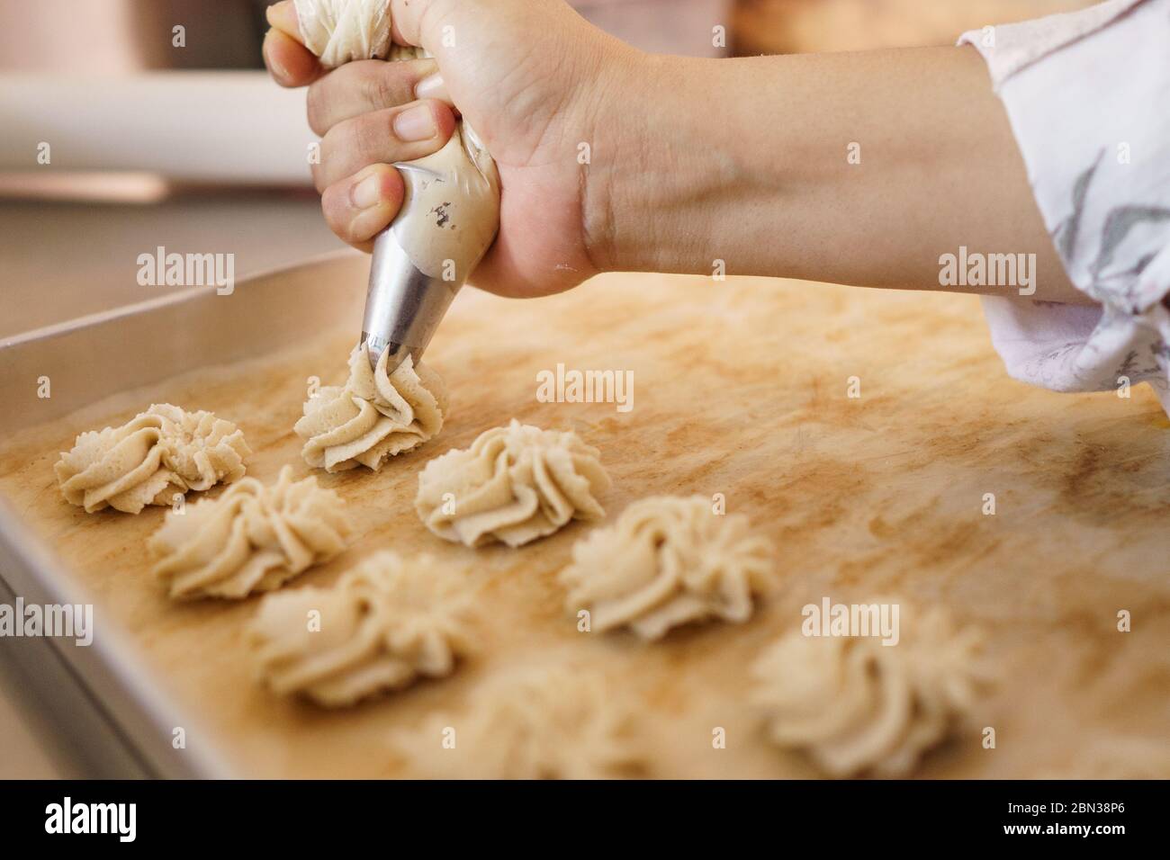 torta semprit. dessert asiatico a misura di boccone. pifferate un po' di pasta Foto Stock