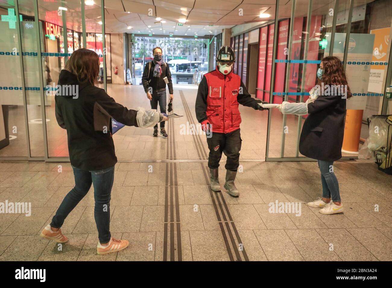 PRIMO GIORNO DI DECONFINEMENT GARE MONTPARNASSE Foto Stock