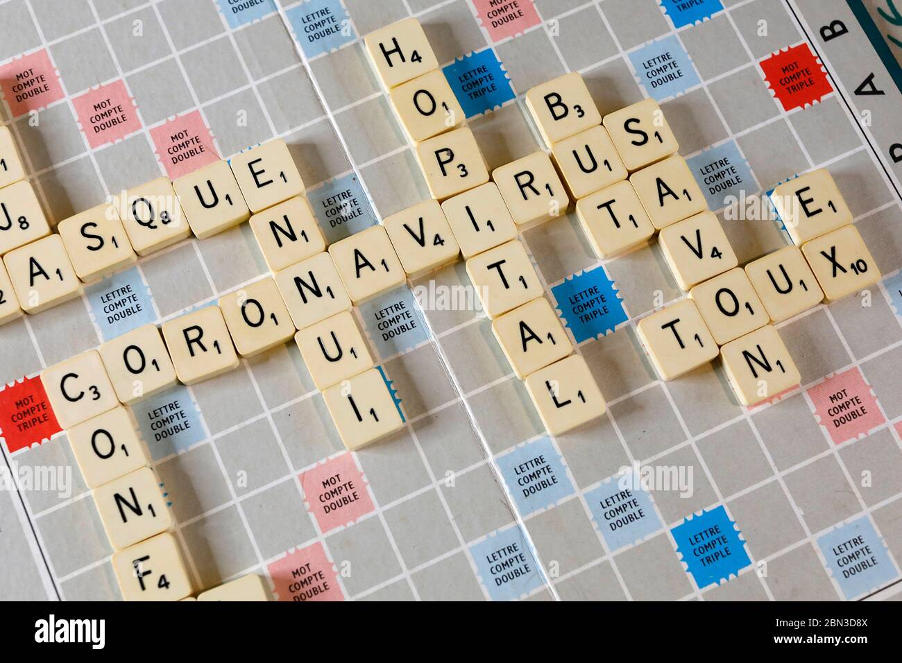 Gioco di Scrabble a eure, francia durante l'epidemia di covid-19 Foto Stock