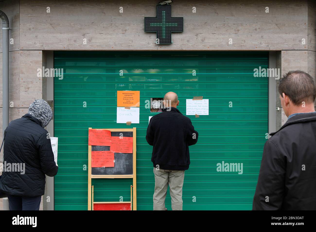 Chimico (farmacia) durante l'epidemia di covid-19 in francia Foto Stock