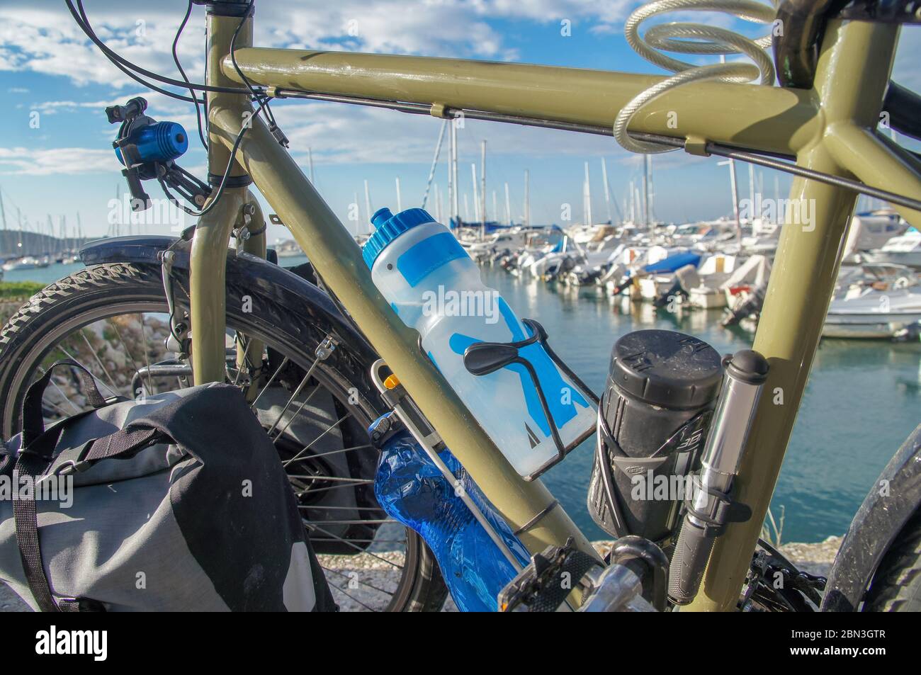 Tour in bicicletta di fronte al mare in Slovenia, Europa. Foto Stock