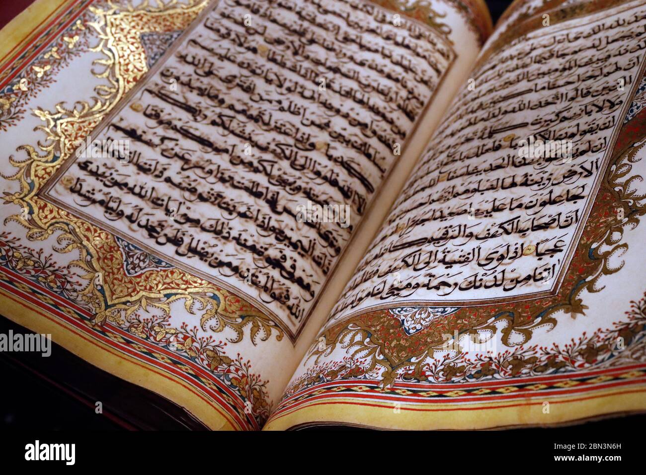 Museo delle Arti Islamiche. Royal Quran. Terengganu, Penisola Maly. 1871 AD. Kuala Lumpur. Malesia. Foto Stock