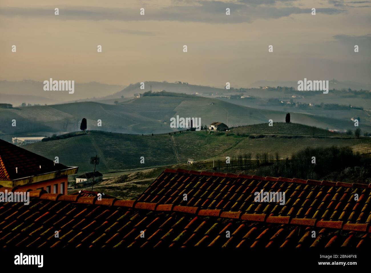 Territorio delle langhe, capoluogo del barolo Foto Stock