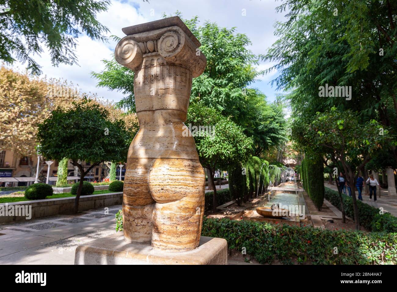 Scultura Jonica in Fontana nei 'jardines de Hort del Rei' Palma di Maiorca, Isole Baleari, Spagna Foto Stock