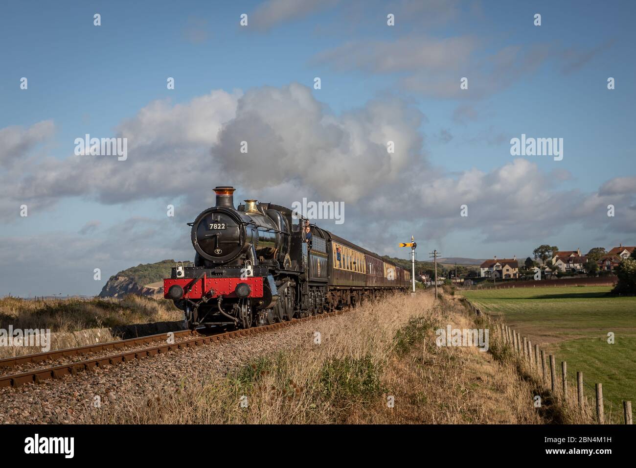 BR 'manor' 4-6-0 No. 7822 'Foxcote Manor' parte da Blue Anchor sulla West Somerset Railway durante il loro gala a vapore d'autunno Foto Stock