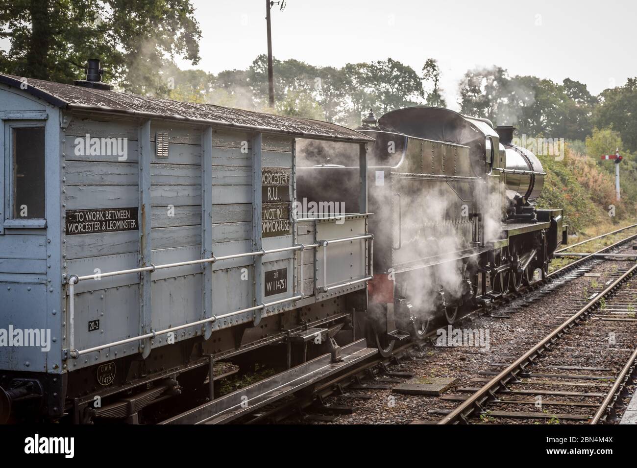 BR '7F' 2-8-0 No. 53808 a Crowcombe Heathfield durante il loro gala di vapore d'autunno Foto Stock