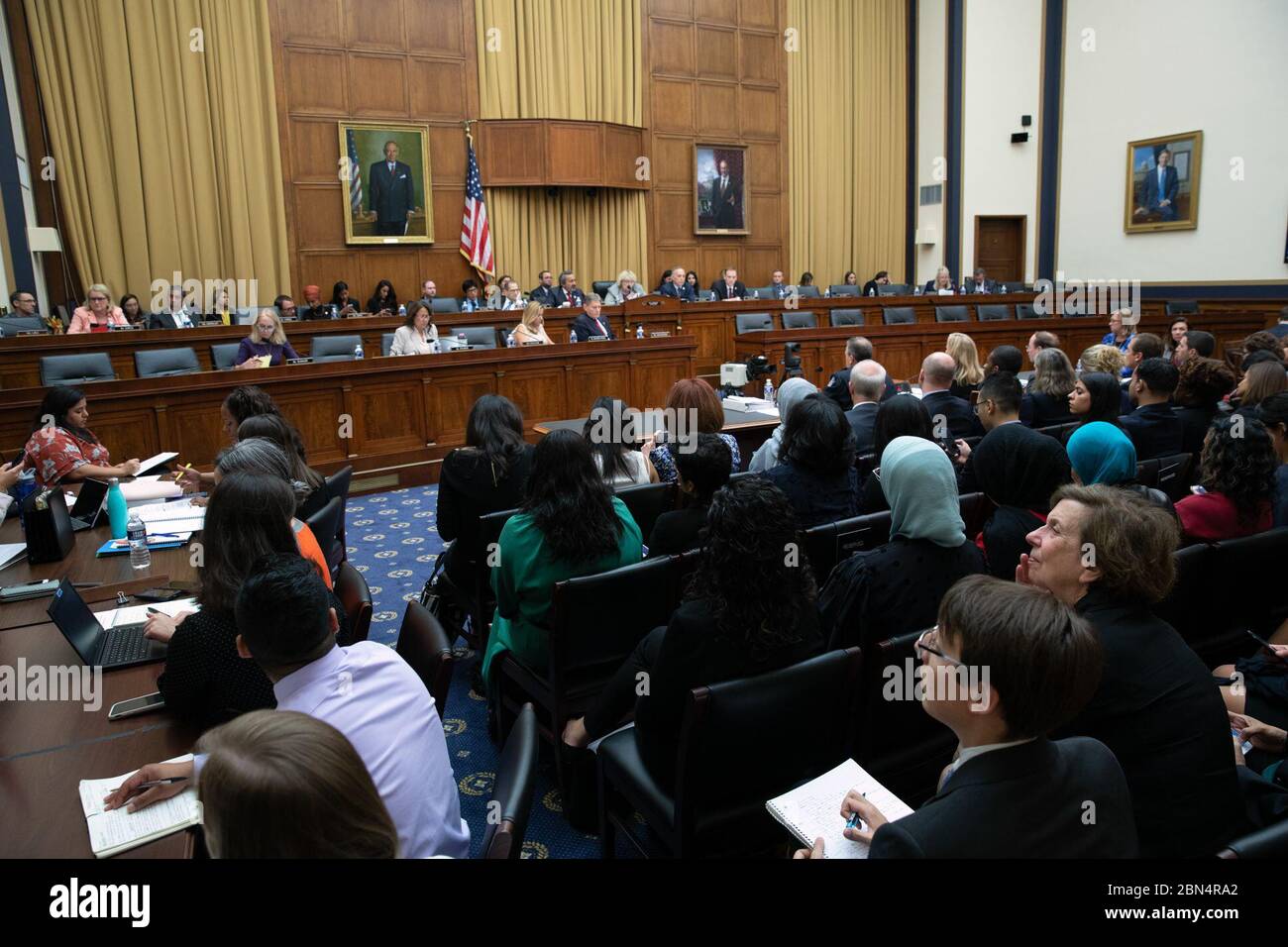 Per quanto riguarda il divieto musulmano dell'amministrazione Trump, il direttore esecutivo Todd Hoffman di U.S. Customs and Border Protection ha testimoniato davanti alla sottocommissione giudiziaria della camera per l'immigrazione e la cittadinanza e alla sottocommissione per gli affari esteri sulla sorveglianza e le indagini. Foto Stock