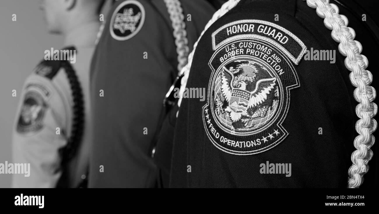 Il 4 aprile 2018, i membri della guardia colorata di amo, OFO e BP hanno partecipato a un servizio fotografico in studio per il programma Valor Memorial a Washington, D.C. il programma onora il personale della dogana e della protezione delle frontiere che sono morti nell'esercizio del servizio. Foto Stock